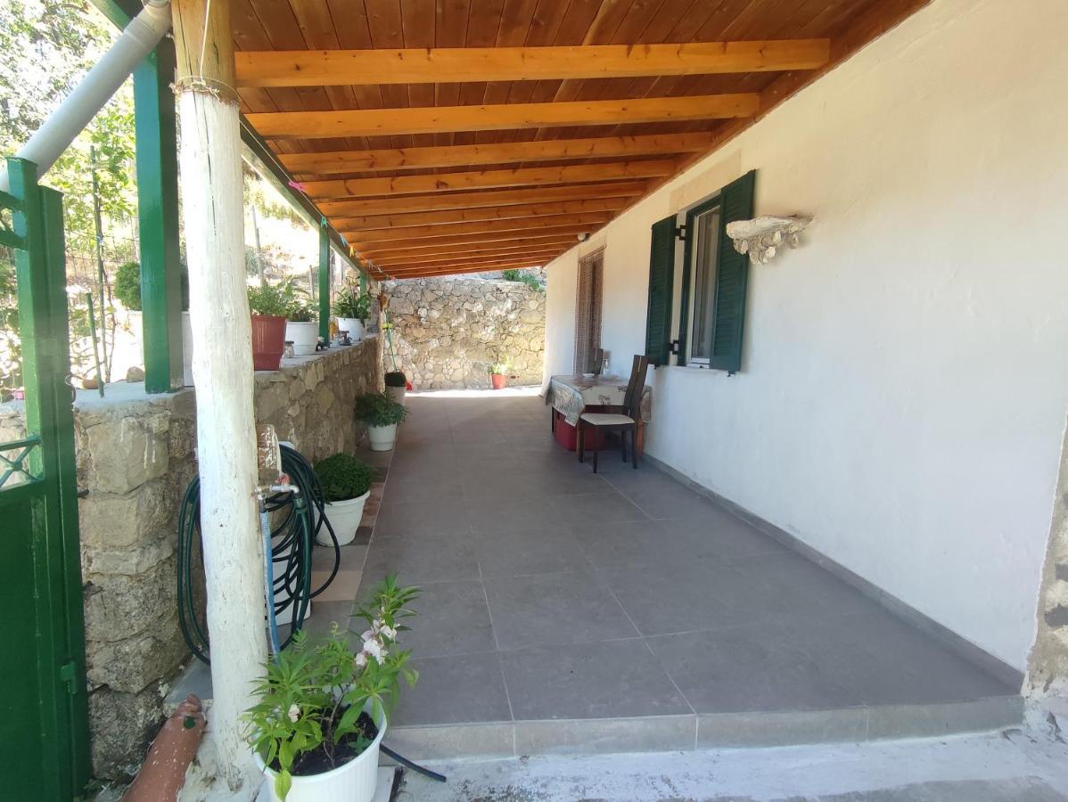 Πέτρινο Σπίτι Hotel Lazaráta Buitenkant foto